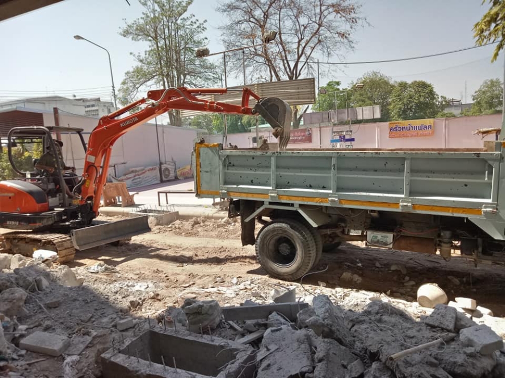 1 - https://ให้เช่าเครื่องจักรก่อสร้าง.com | บริการให้เช่ารถแม็คโคร (PC30, PC60, PC130) และรถหกล้อดั้ม รายวัน/เดือน พร้อมรับเหมางานดินครบวงจร ทั้งขุด ถม เคลียริ่ง ให้บริการในจังหวัดพิษณุโลก พิจิตร อุตรดิด กำแพงเพชร สุโขทัย ประเมินหน้างานฟรี