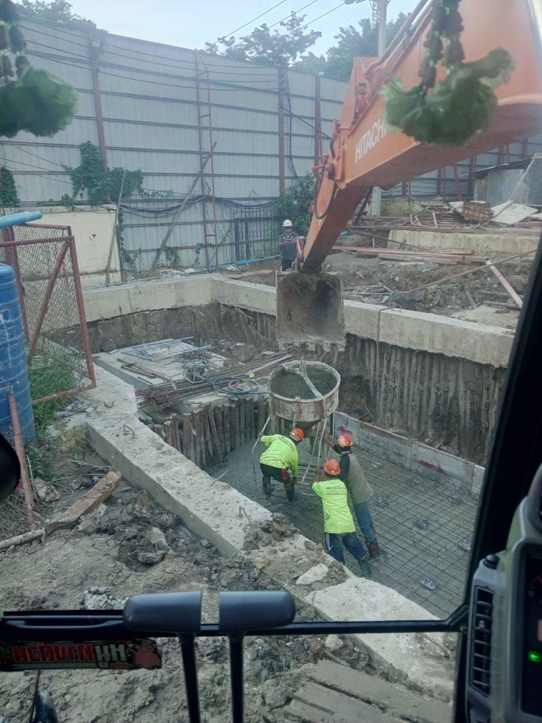 23 - https://ให้เช่าเครื่องจักรก่อสร้าง.com | บริการให้เช่ารถแม็คโคร (PC30, PC60, PC130) และรถหกล้อดั้ม รายวัน/เดือน พร้อมรับเหมางานดินครบวงจร ทั้งขุด ถม เคลียริ่ง ให้บริการในจังหวัดพิษณุโลก พิจิตร อุตรดิด กำแพงเพชร สุโขทัย ประเมินหน้างานฟรี