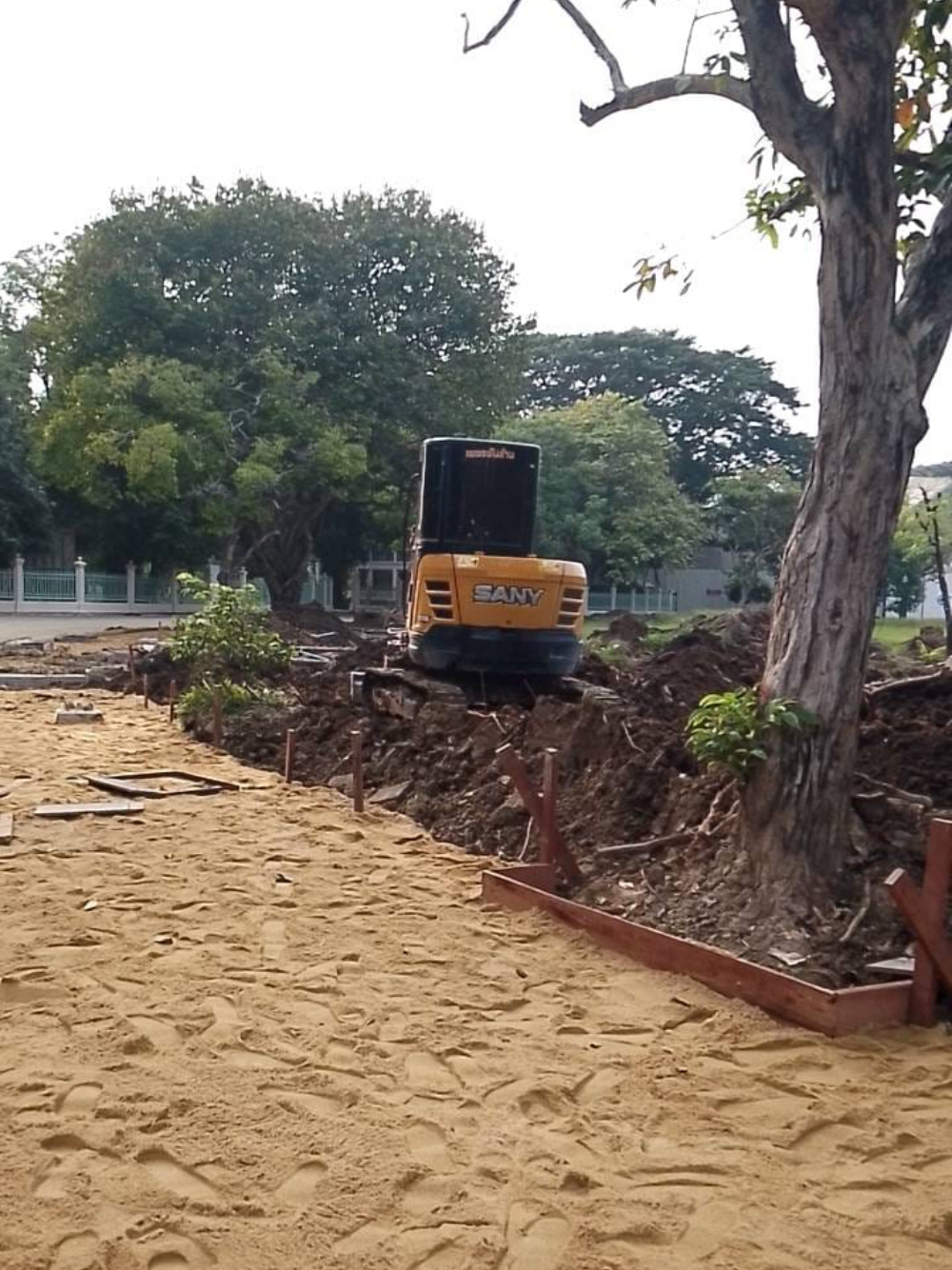 25 - https://ให้เช่าเครื่องจักรก่อสร้าง.com | บริการให้เช่ารถแม็คโคร (PC30, PC60, PC130) และรถหกล้อดั้ม รายวัน/เดือน พร้อมรับเหมางานดินครบวงจร ทั้งขุด ถม เคลียริ่ง ให้บริการในจังหวัดพิษณุโลก พิจิตร อุตรดิด กำแพงเพชร สุโขทัย ประเมินหน้างานฟรี