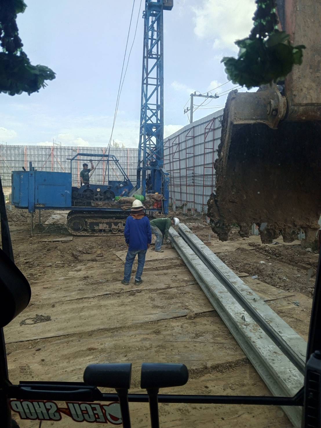 26 - https://ให้เช่าเครื่องจักรก่อสร้าง.com | บริการให้เช่ารถแม็คโคร (PC30, PC60, PC130) และรถหกล้อดั้ม รายวัน/เดือน พร้อมรับเหมางานดินครบวงจร ทั้งขุด ถม เคลียริ่ง ให้บริการในจังหวัดพิษณุโลก พิจิตร อุตรดิด กำแพงเพชร สุโขทัย ประเมินหน้างานฟรี