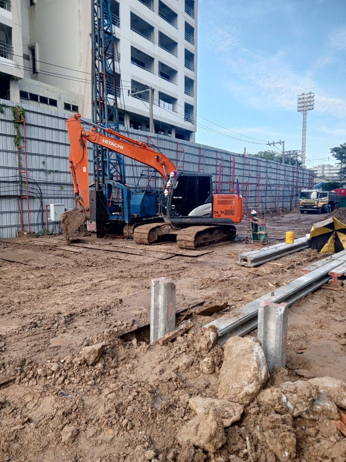 27 - https://ให้เช่าเครื่องจักรก่อสร้าง.com | บริการให้เช่ารถแม็คโคร (PC30, PC60, PC130) และรถหกล้อดั้ม รายวัน/เดือน พร้อมรับเหมางานดินครบวงจร ทั้งขุด ถม เคลียริ่ง ให้บริการในจังหวัดพิษณุโลก พิจิตร อุตรดิด กำแพงเพชร สุโขทัย ประเมินหน้างานฟรี