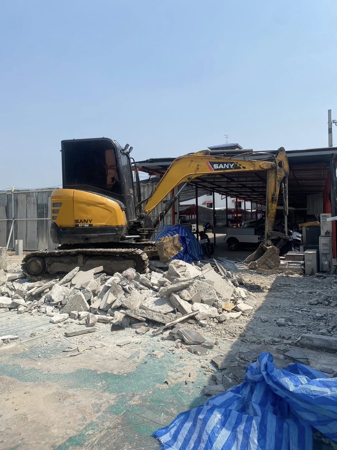 31 - https://ให้เช่าเครื่องจักรก่อสร้าง.com | บริการให้เช่ารถแม็คโคร (PC30, PC60, PC130) และรถหกล้อดั้ม รายวัน/เดือน พร้อมรับเหมางานดินครบวงจร ทั้งขุด ถม เคลียริ่ง ให้บริการในจังหวัดพิษณุโลก พิจิตร อุตรดิด กำแพงเพชร สุโขทัย ประเมินหน้างานฟรี