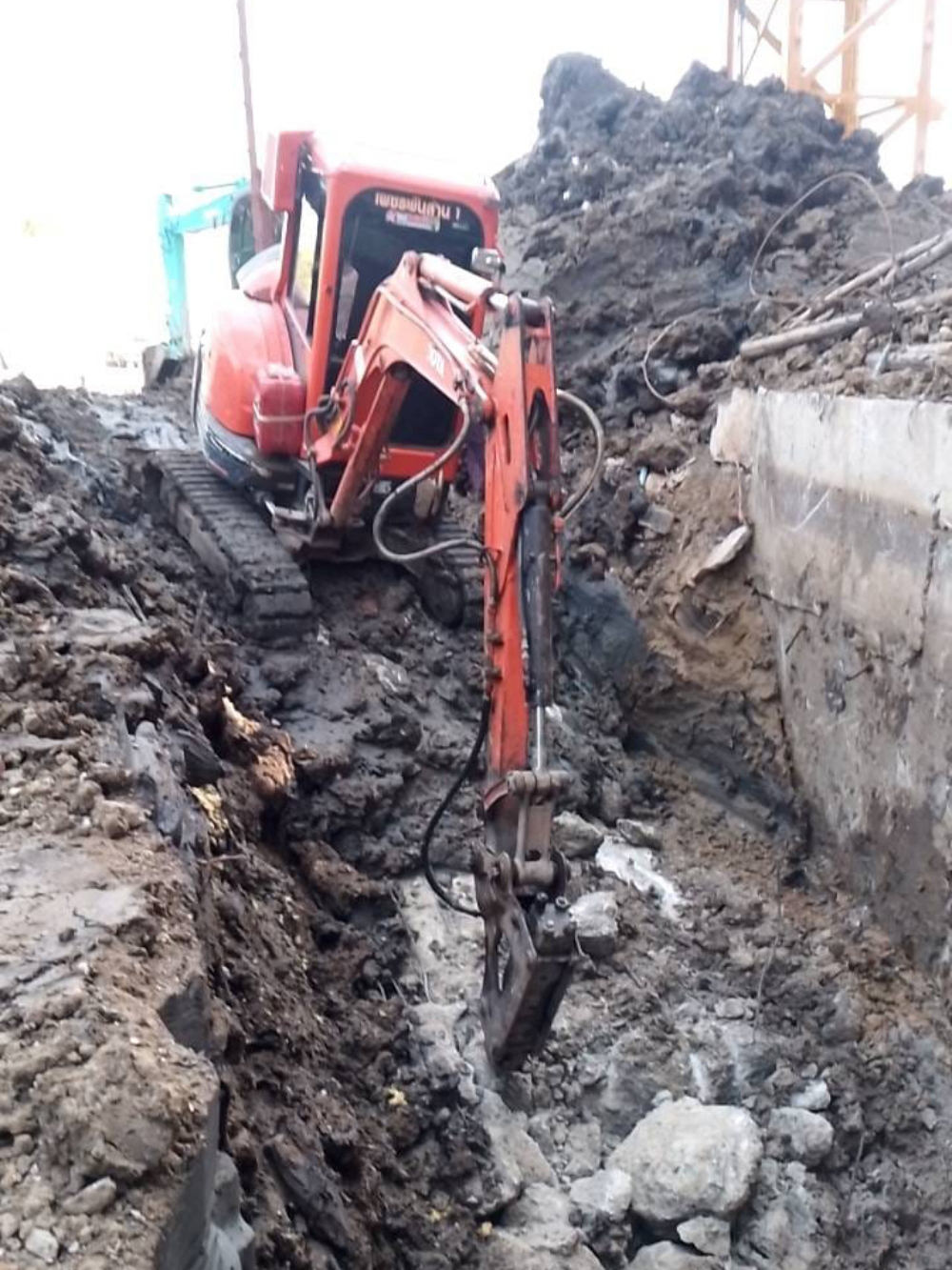 32 - https://ให้เช่าเครื่องจักรก่อสร้าง.com | บริการให้เช่ารถแม็คโคร (PC30, PC60, PC130) และรถหกล้อดั้ม รายวัน/เดือน พร้อมรับเหมางานดินครบวงจร ทั้งขุด ถม เคลียริ่ง ให้บริการในจังหวัดพิษณุโลก พิจิตร อุตรดิด กำแพงเพชร สุโขทัย ประเมินหน้างานฟรี