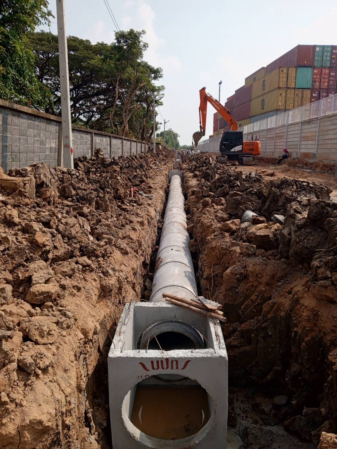 33 - https://ให้เช่าเครื่องจักรก่อสร้าง.com | บริการให้เช่ารถแม็คโคร (PC30, PC60, PC130) และรถหกล้อดั้ม รายวัน/เดือน พร้อมรับเหมางานดินครบวงจร ทั้งขุด ถม เคลียริ่ง ให้บริการในจังหวัดพิษณุโลก พิจิตร อุตรดิด กำแพงเพชร สุโขทัย ประเมินหน้างานฟรี