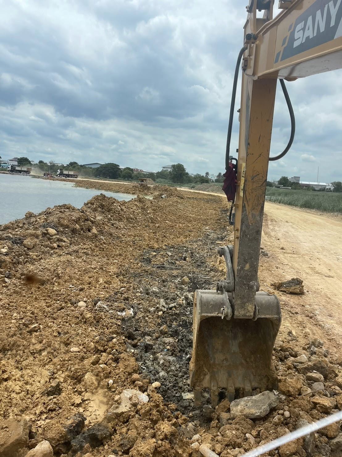 42 - https://ให้เช่าเครื่องจักรก่อสร้าง.com | บริการให้เช่ารถแม็คโคร (PC30, PC60, PC130) และรถหกล้อดั้ม รายวัน/เดือน พร้อมรับเหมางานดินครบวงจร ทั้งขุด ถม เคลียริ่ง ให้บริการในจังหวัดพิษณุโลก พิจิตร อุตรดิด กำแพงเพชร สุโขทัย ประเมินหน้างานฟรี