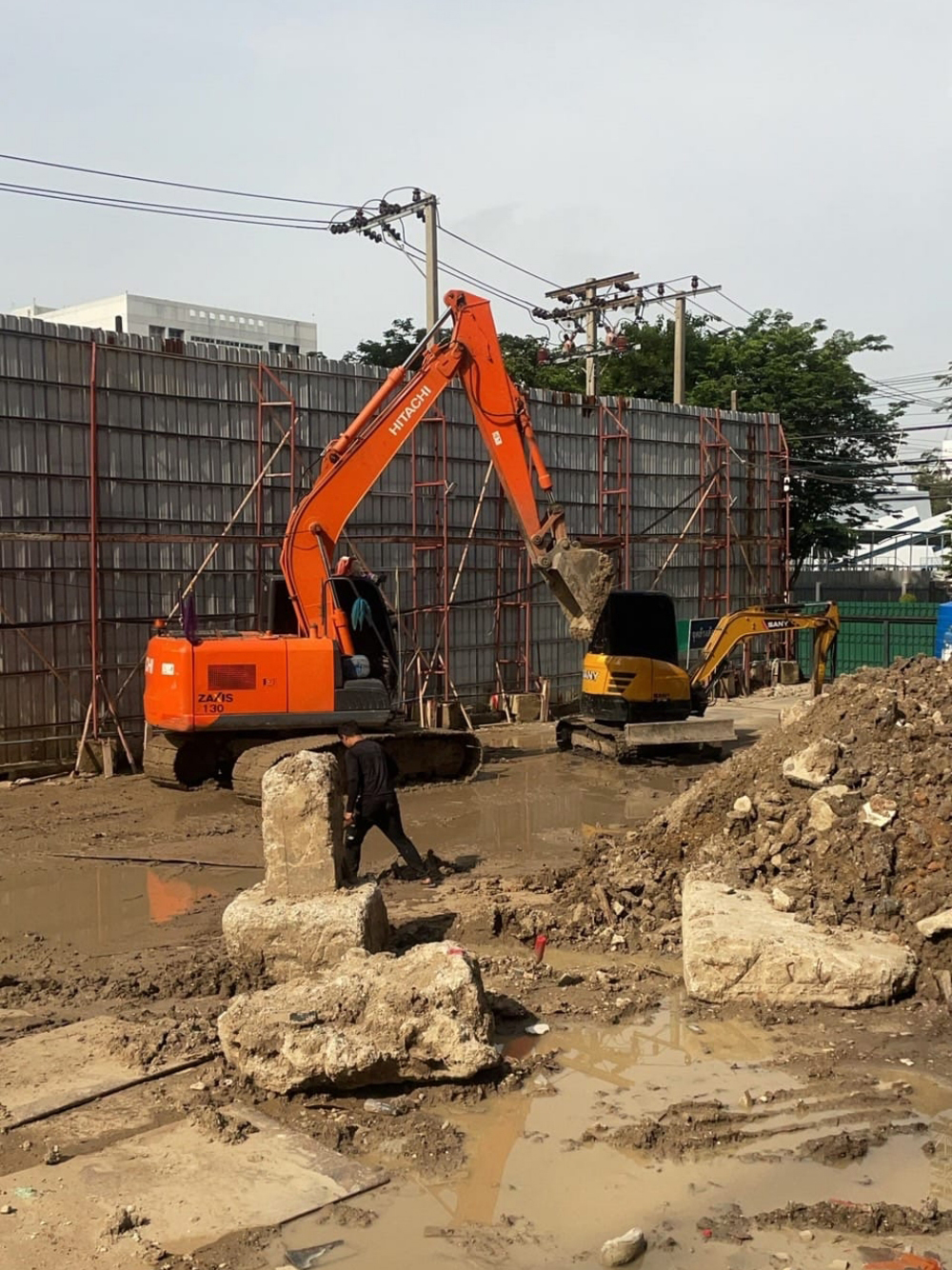 45 - https://ให้เช่าเครื่องจักรก่อสร้าง.com | บริการให้เช่ารถแม็คโคร (PC30, PC60, PC130) และรถหกล้อดั้ม รายวัน/เดือน พร้อมรับเหมางานดินครบวงจร ทั้งขุด ถม เคลียริ่ง ให้บริการในจังหวัดพิษณุโลก พิจิตร อุตรดิด กำแพงเพชร สุโขทัย ประเมินหน้างานฟรี