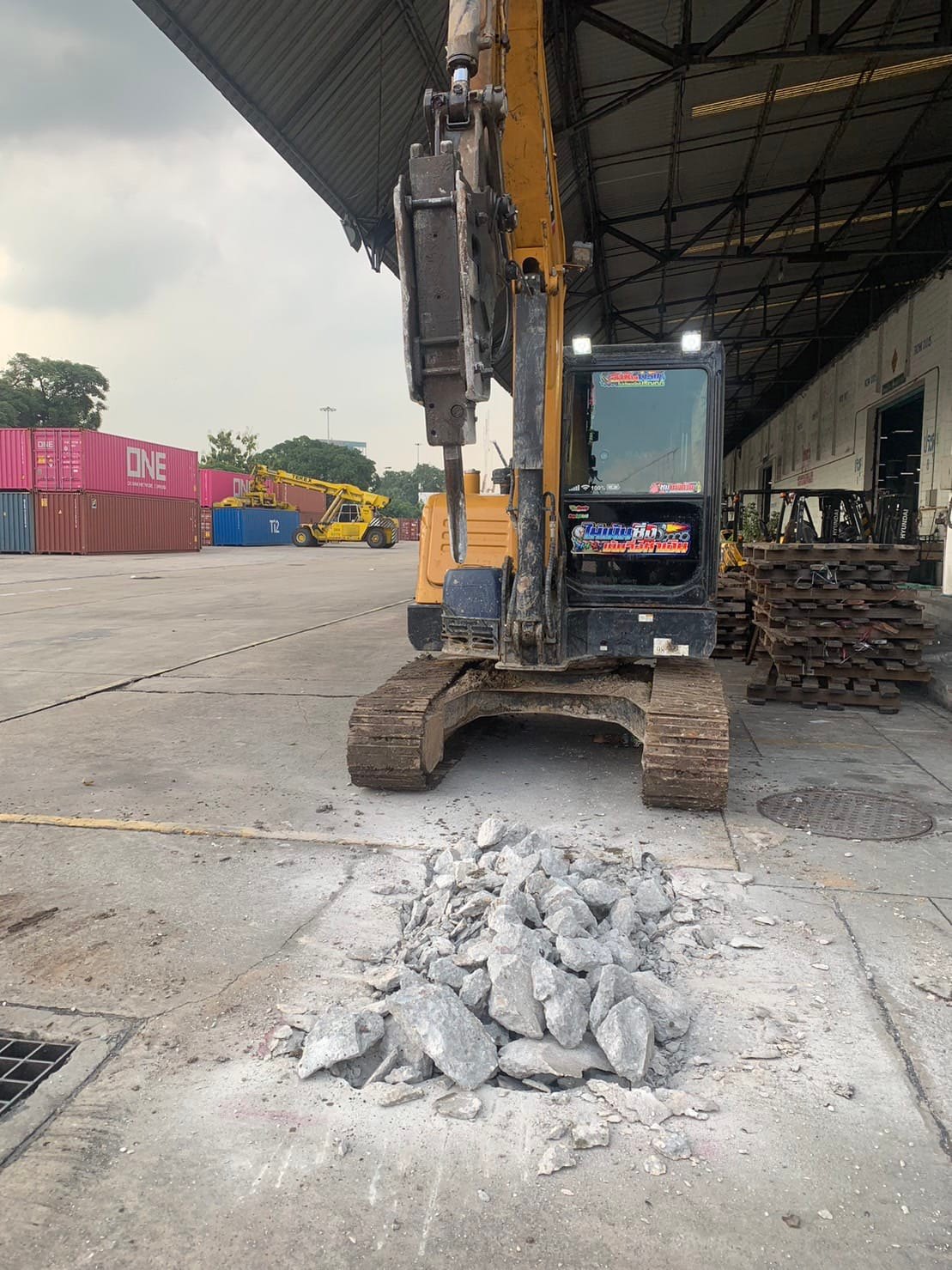 46 - https://ให้เช่าเครื่องจักรก่อสร้าง.com | บริการให้เช่ารถแม็คโคร (PC30, PC60, PC130) และรถหกล้อดั้ม รายวัน/เดือน พร้อมรับเหมางานดินครบวงจร ทั้งขุด ถม เคลียริ่ง ให้บริการในจังหวัดพิษณุโลก พิจิตร อุตรดิด กำแพงเพชร สุโขทัย ประเมินหน้างานฟรี